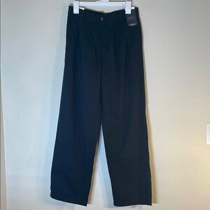 NWT. Levi’s 26 x 30 Black Super High Rise Pleat Front Trousers.